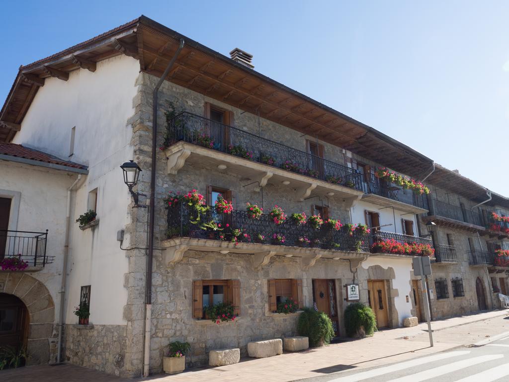Casa Rural Martxoenea Landetxea Hotel Arruazu Bagian luar foto