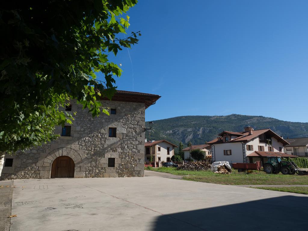 Casa Rural Martxoenea Landetxea Hotel Arruazu Bagian luar foto